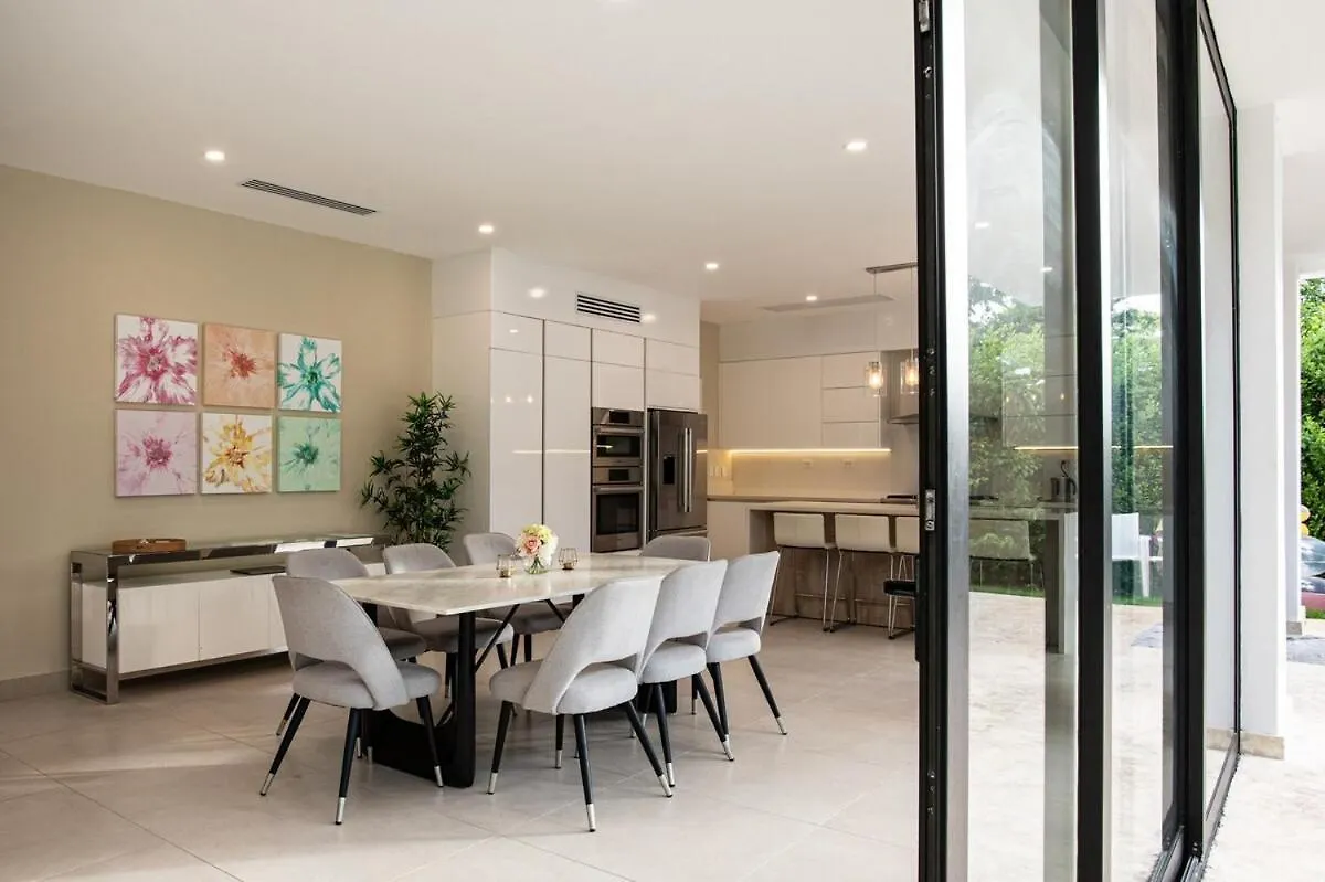 Modern Villa Louis 6-Bdr In Punta Cana With Maid